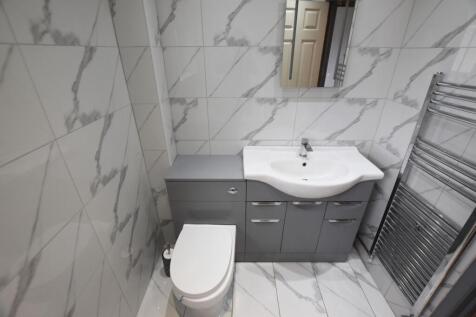 44bTennyson Drive bathroom