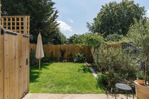 Shrubland Road E8