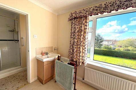 Bedroom into En-S...