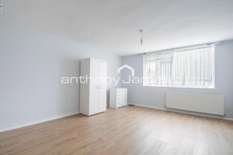 West Park, Pickwick Court, SE9 photo 4
