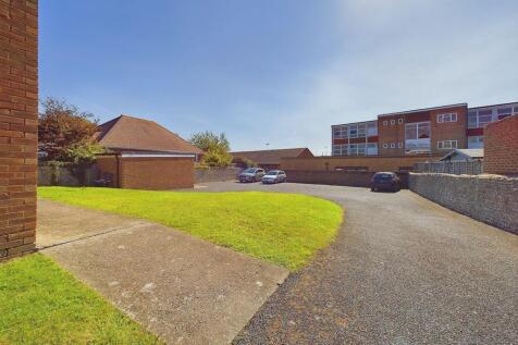 Chesswood Road, Worthing, BN11 photo 3
