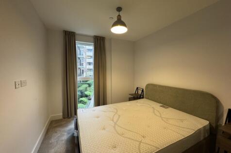 3 Joseph Huntley Walk, Reading photo 3