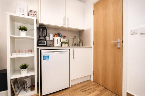 *** ALL BILLS ARE INCLUDED  *** Double Room with Own Bathroom - Enfield EN1 photo 4