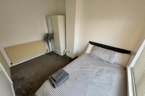 BEDROOM (REAR &amp; FIRST FLOOR)