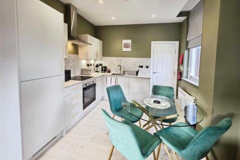 Kitchen &amp; Dining