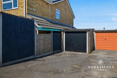 Fairleas, Sittingbourne - Garage en bloc