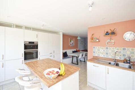 Open Plan Kitchen/Living Area