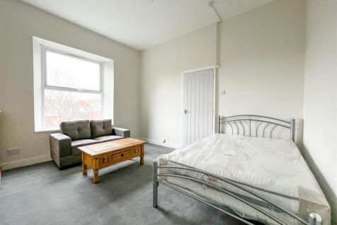 Flat 5, 27 Victoria Road_-3.jpg