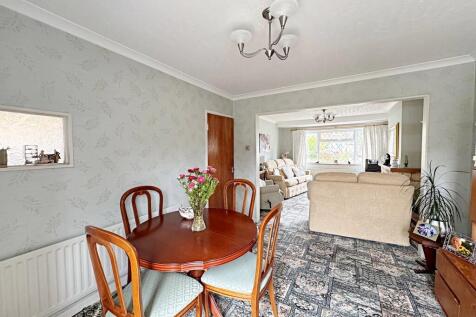 Dining Area to Lo...