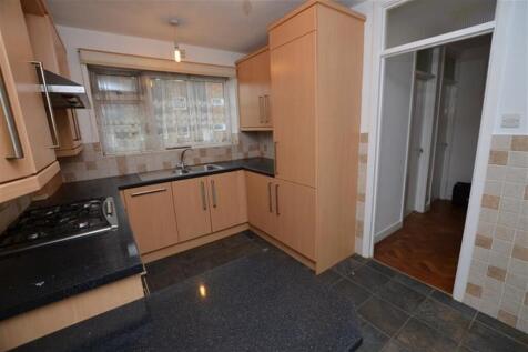 Fairstead Lodge, Snakes Lane West, Woodford Green, IG8 photo 3