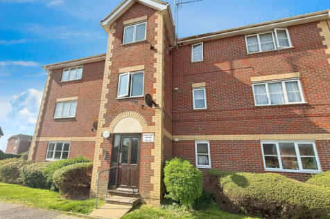 TWO BEDROOM TOP FLOOR FLAT TO RENT
