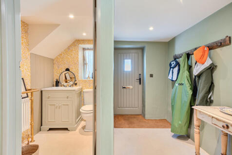 1298221-76-682df7...