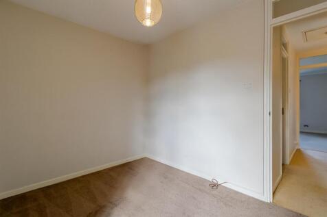 4-bed-house-prestbury (11).jpg