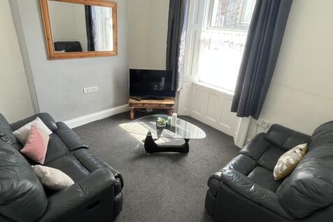 3-bed house on Clifton Place, North Hill, Plymouth, £533/mo