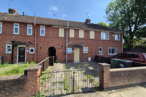 Four bedroom mid-terrace house - For sale by auct