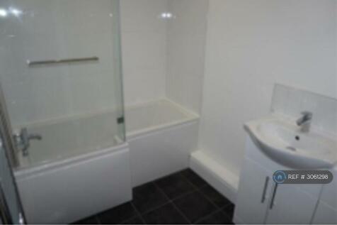 Bathroom 2.2 x 1.8m