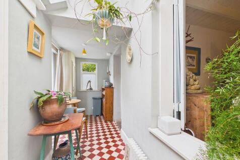 breakfast room