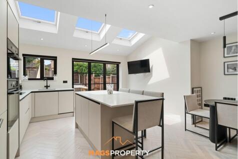 Eat-in Kitchen