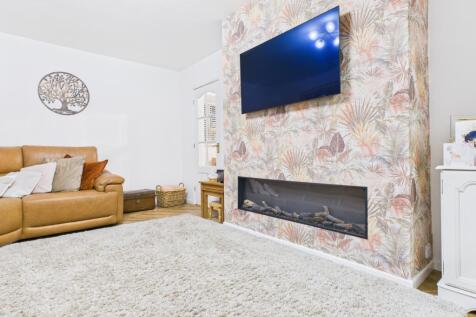 CAM03729G0-PR0201-STILL018