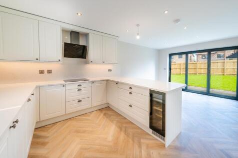 3 - Kitchen.jpg