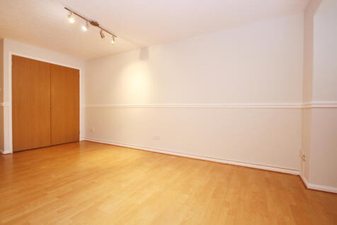Bolton Road | Maidenbower | Crawley | RH10 | New Move Estate Agents photo 4