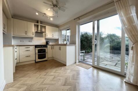 Fitzwilliam Avenue, Hill Head photo 3