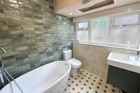 2 Bed Cottage, Keighley