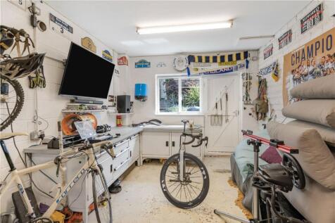 Garage/Workshop