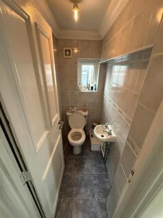 7 bedroom End Terrace for rent