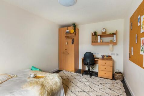 4 Bed Shared House Classic Room.jpg