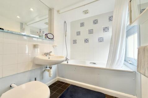 En Suite Bathroom.JPG