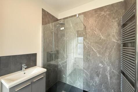 Ensuite 5.JPG