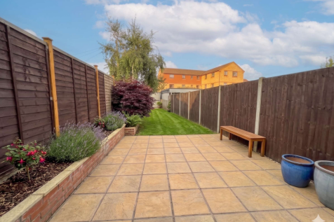 2-bed house on Oakwood Avenue 3, £2,000/mo