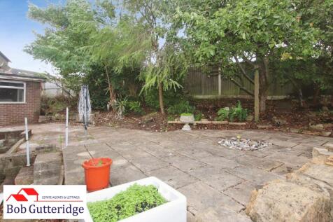 ENCLOSED REAR GARDEN