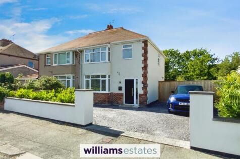 Rhyl, LL18 - property photo