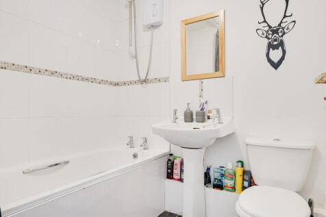 Flat B, 38 Finkle Street, Kendal, Cumbria, LA9 4AB photo 4