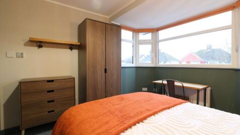 121 Hershal Crescent Room 6 7.JPG