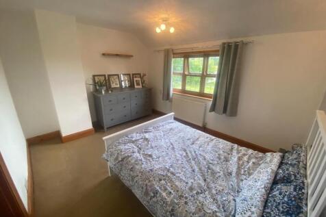 Bedroom 1 2.jpg