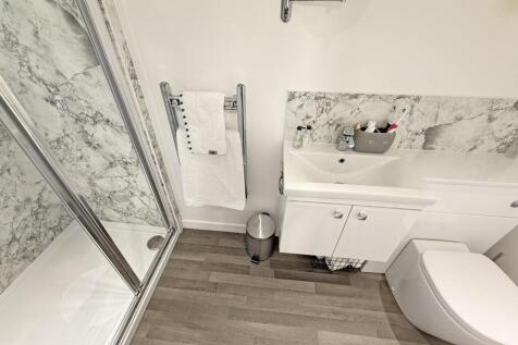 Stentaway Road 7 - En Suite.jpg