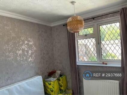 Castle Dore, Swindon, SN5 photo 5