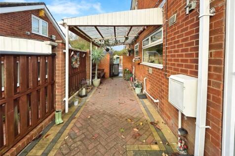 Drive/Carport