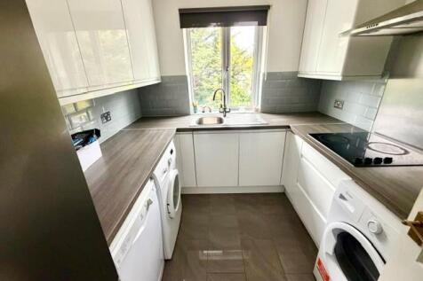 Westmere Drive, Mill Hill, NW7 photo 3