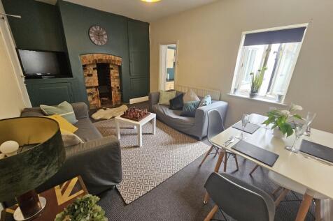6-bed terraced on 77 Clarendon Street, Leamington Spa, £3,900/mo