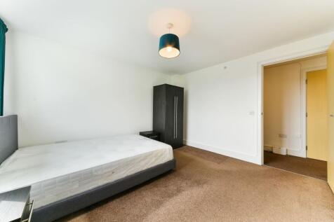 West Plaza, Stanwell Ashford, TW19 photo 5