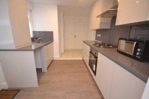 Pitcroft Avenue, Reading photo 2