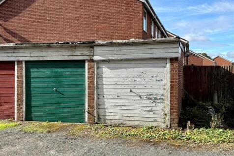 BR33 Garage.jpg