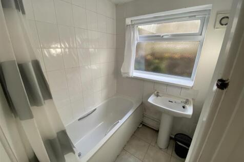 Bright bathroom suite with integrated bathtub...