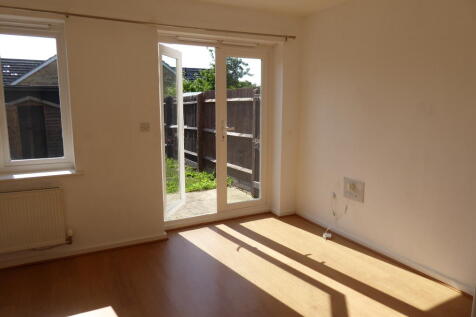 Lamb Close, Bedford photo 4