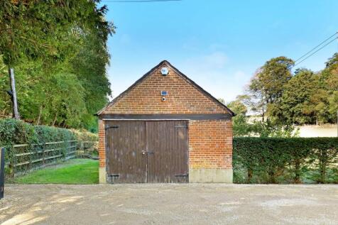 Barn-Style Garage