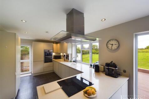 Kitchen B'fast Room